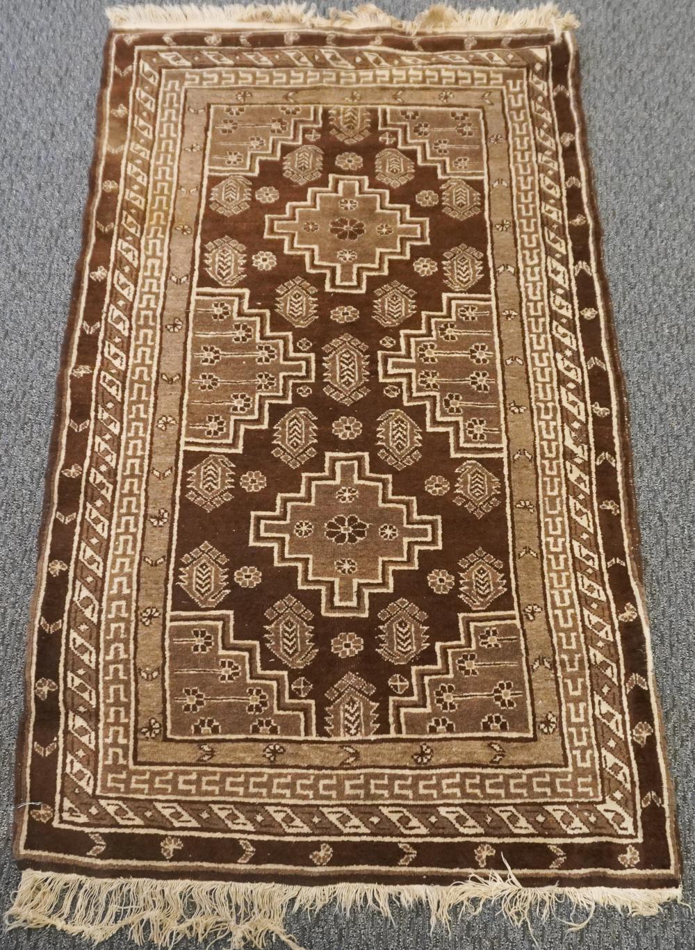 INDO TABRIZ RUG 5 FT 6 IN X 3 2e8294