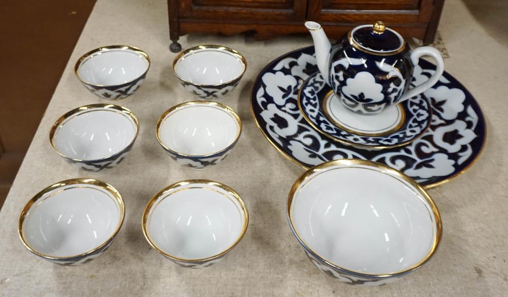 GROUP OF RUSSIAN PORCELAIN TABLE 2e833c