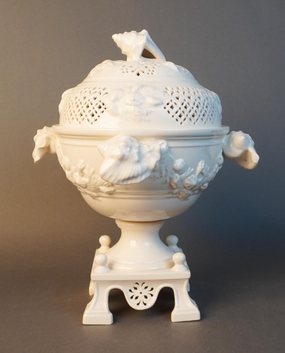 ITALIAN WHITE GLAZED CERAMIC SHELL 2e8378