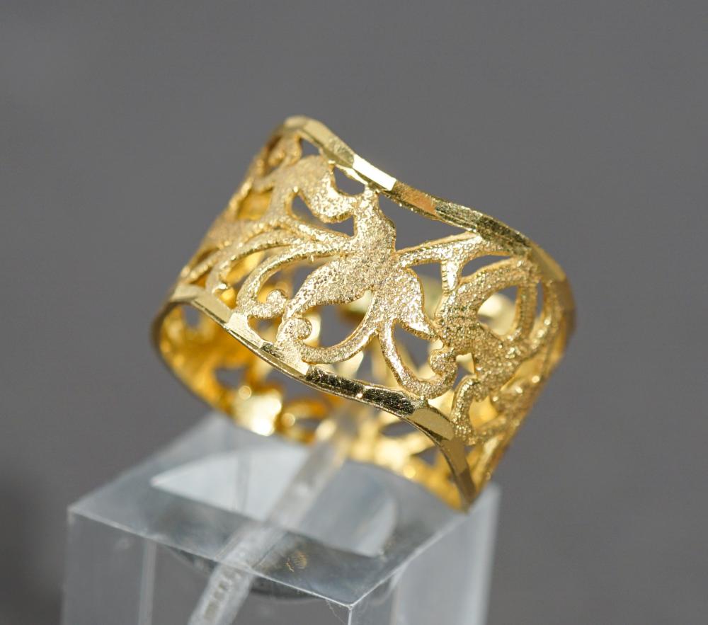 HIGH-KARAT YELLOW-GOLD RING, 3.38