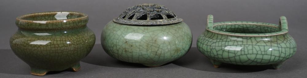 THREE CHINESE GREEN GLAZE CRACKLEWARE 2e8471