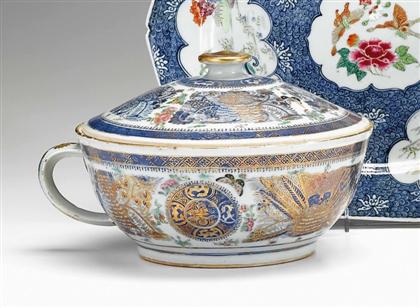 Chinese export chamberpot and cover 4a6ef