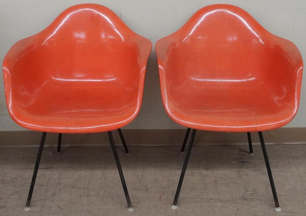 PAIR OF ORANGE HERMAN MILLER EAMES 2e8572