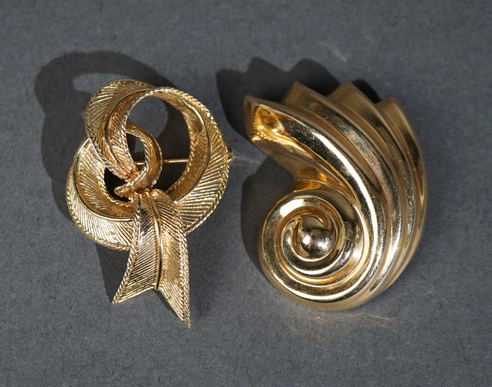 TWO 14 KARAT YELLOW GOLD BROOCHES 2e8608