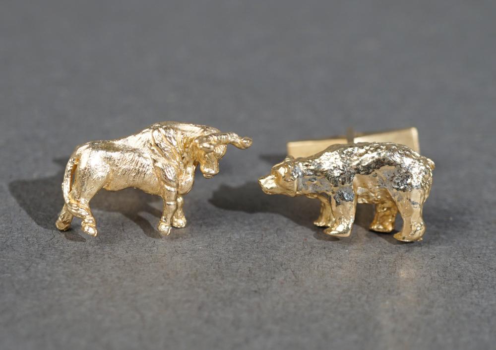 PAIR OF 14 KARAT YELLOW GOLD BEAR 2e8634