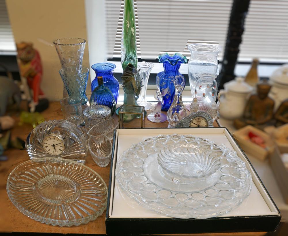 GROUP OF ASSORTED GLASS TABLE AND 2e86e3