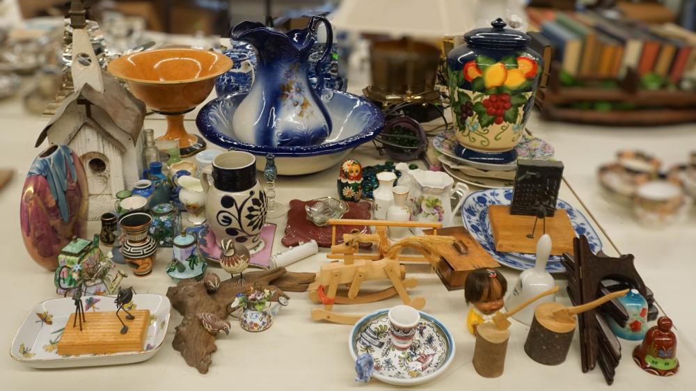 COLLECTION OF CERAMIC AND OTHER TABLE
