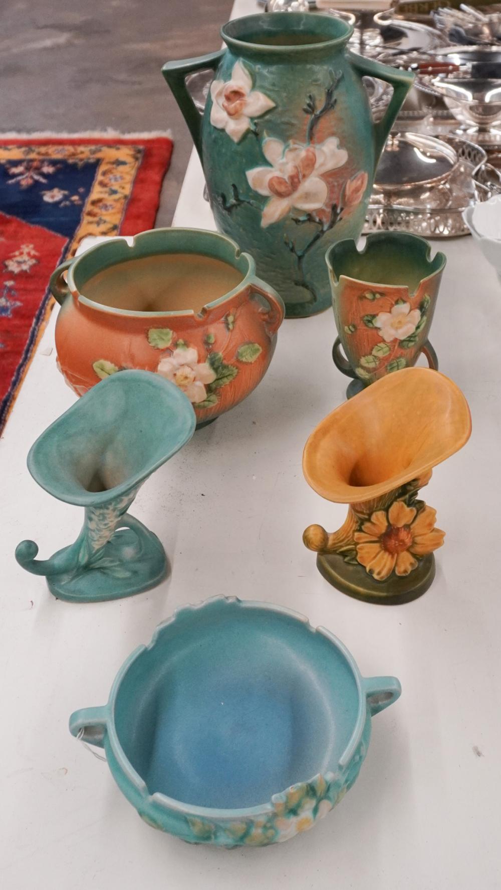 SIX ROSEVILLE POTTERY TABLE ARTICLES,