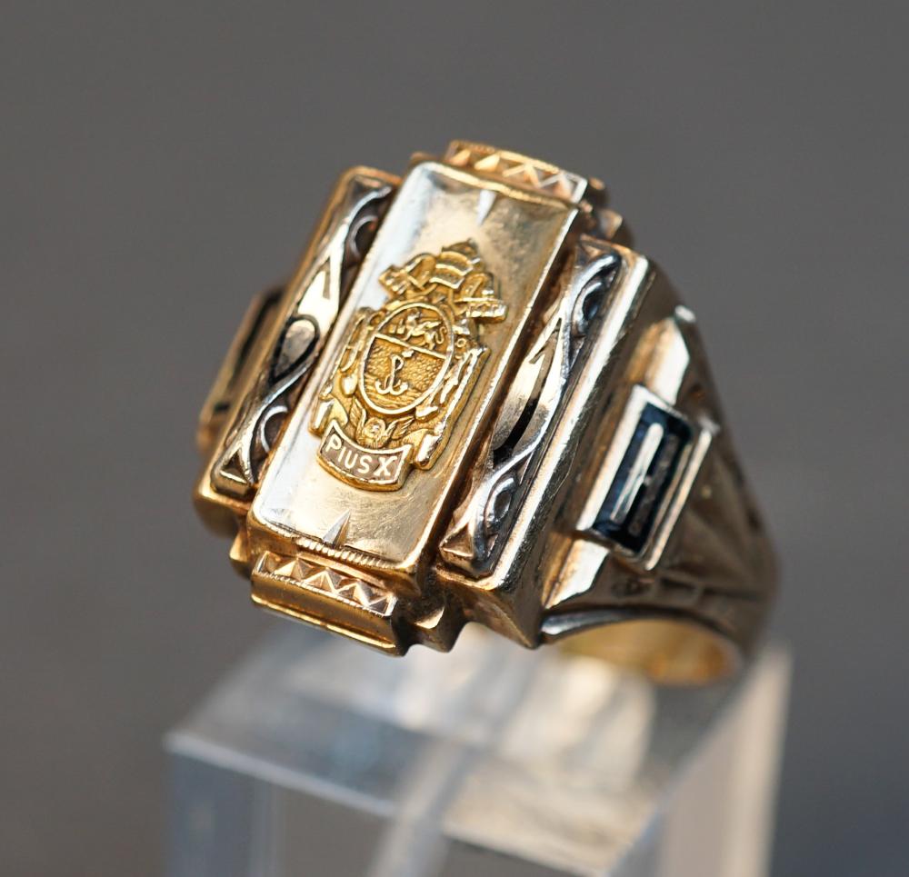 10-KARAT YELLOW-GOLD CLASS RING