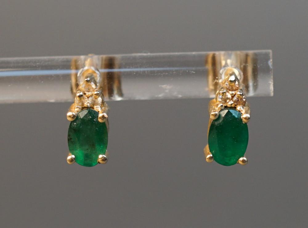 PAIR OF 14 KARAT YELLOW GOLD EMERALD 2e888a