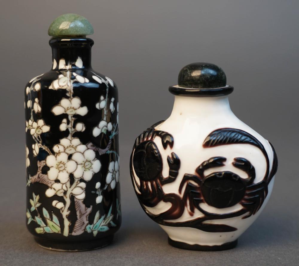 TWO CHINESE PORCELAIN SNUFF BOTTLES,