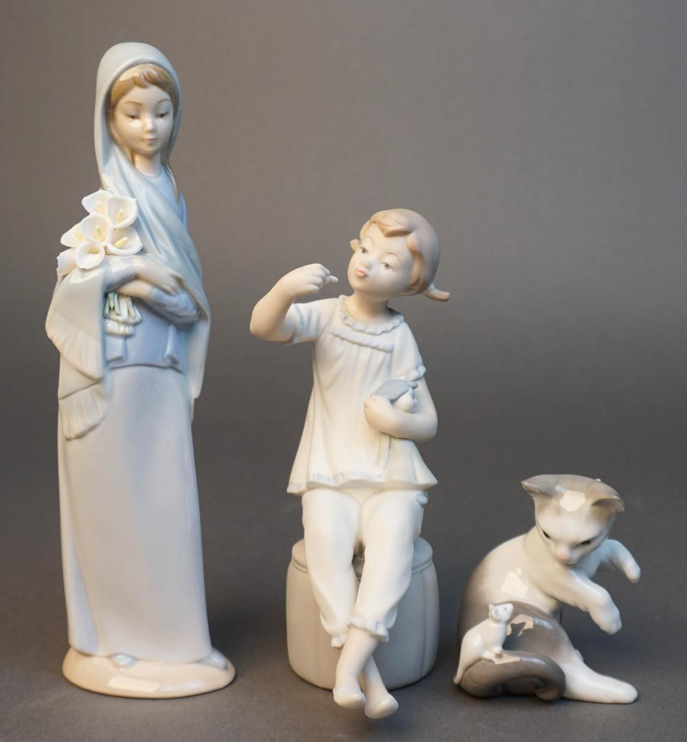 THREE LLADRO PORCELAIN FIGURINES 2e891b