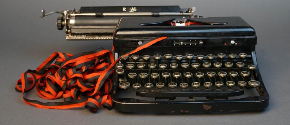 ROYAL TYPEWRITERRoyal Typewriter,