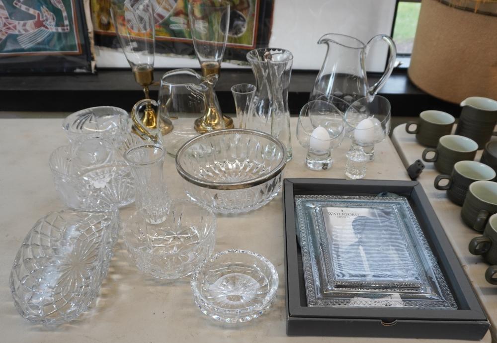 GROUP OF ASSORTED CRYSTAL AND GLASSWARE,