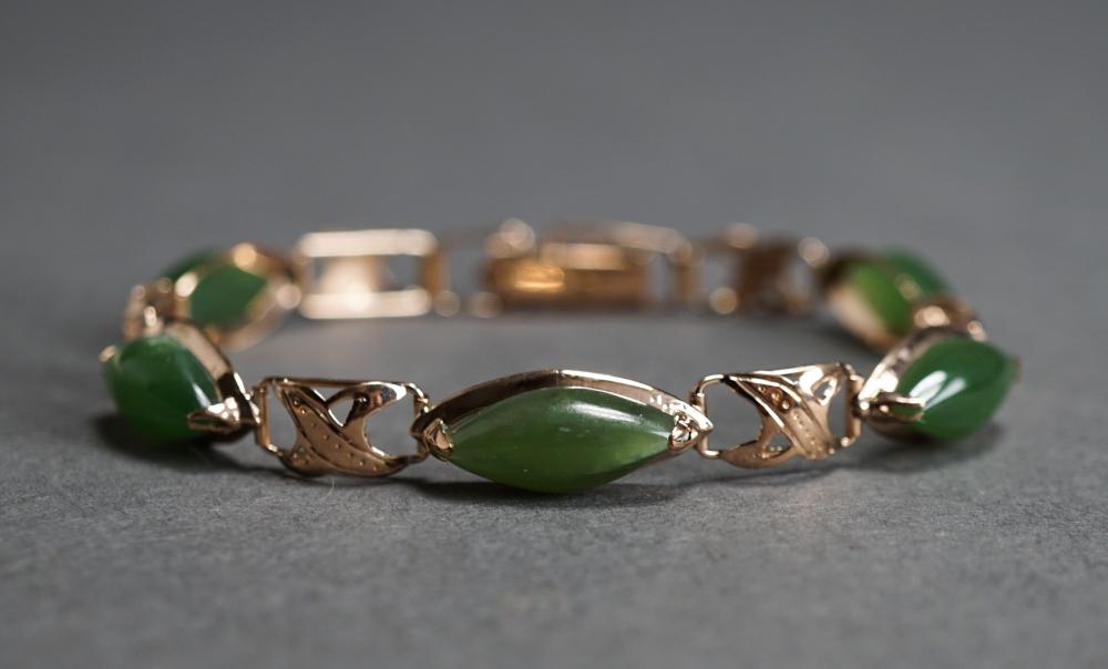 10 KARAT YELLOW GOLD AND JADE BRACELET 2e6387