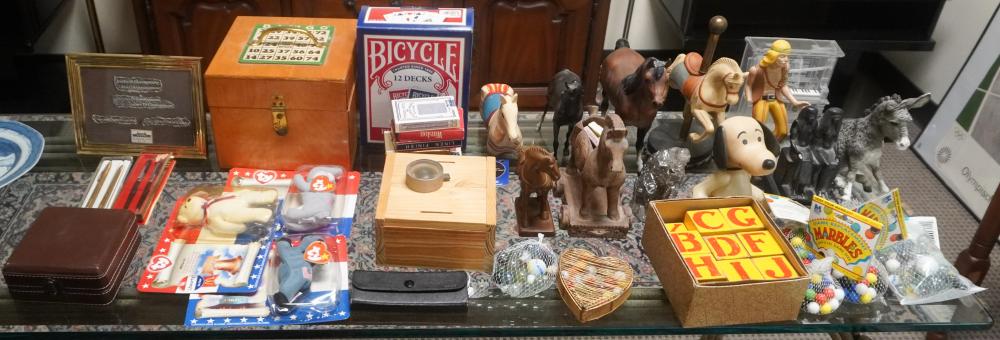 COLLECTION OF HORSE FIGURINES AND 2e6472