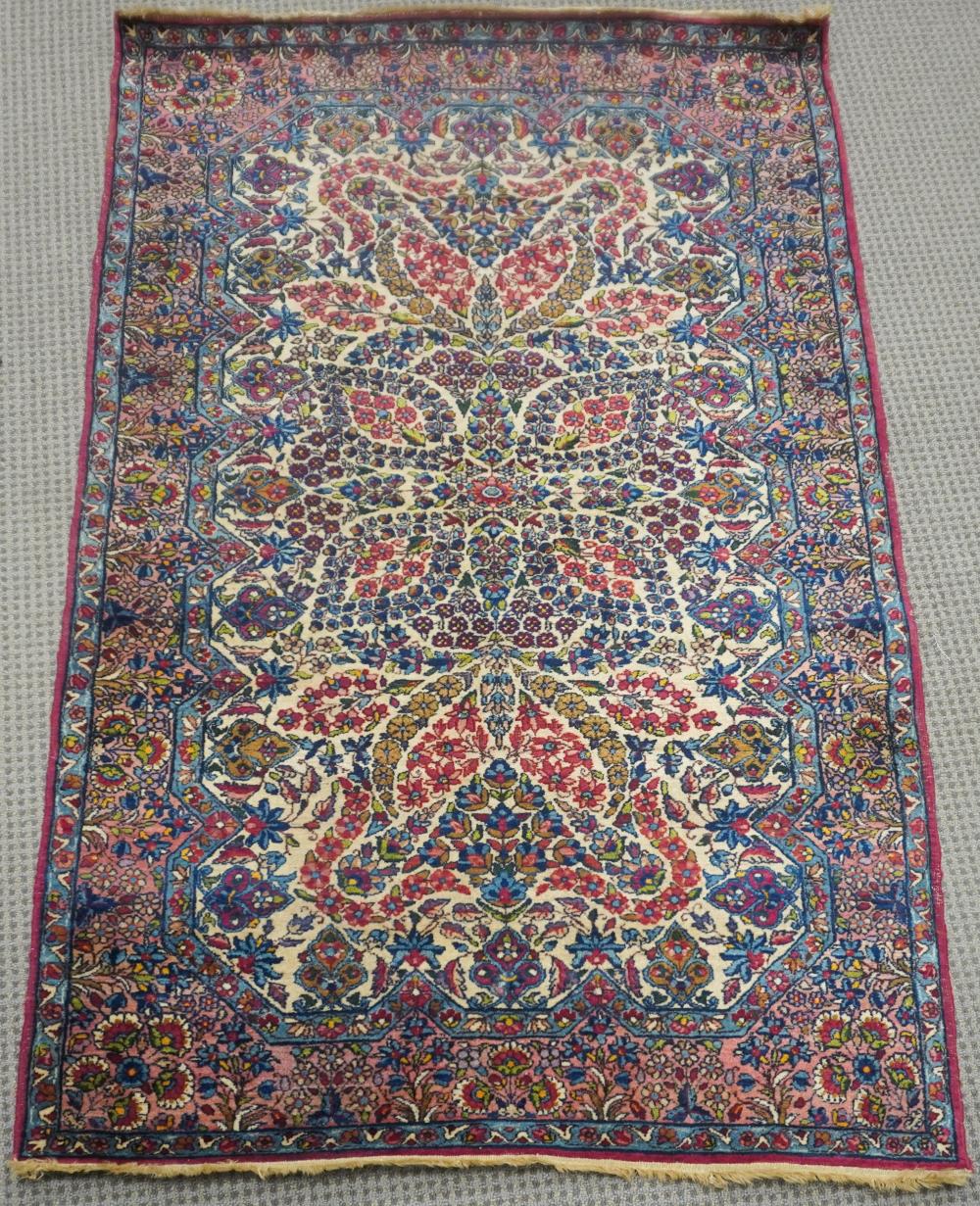 KERMAN RUG 6 FT 9 IN X 4 FTKerman 2e64f2