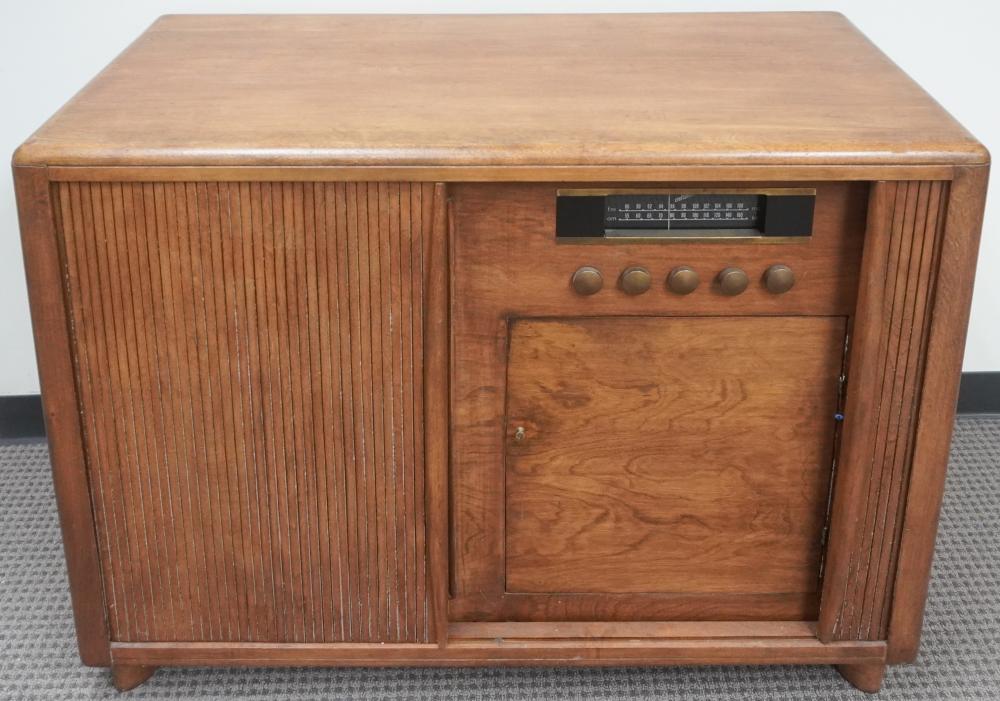 CRAFTSMAN WALNUT STEREO 34 1/4