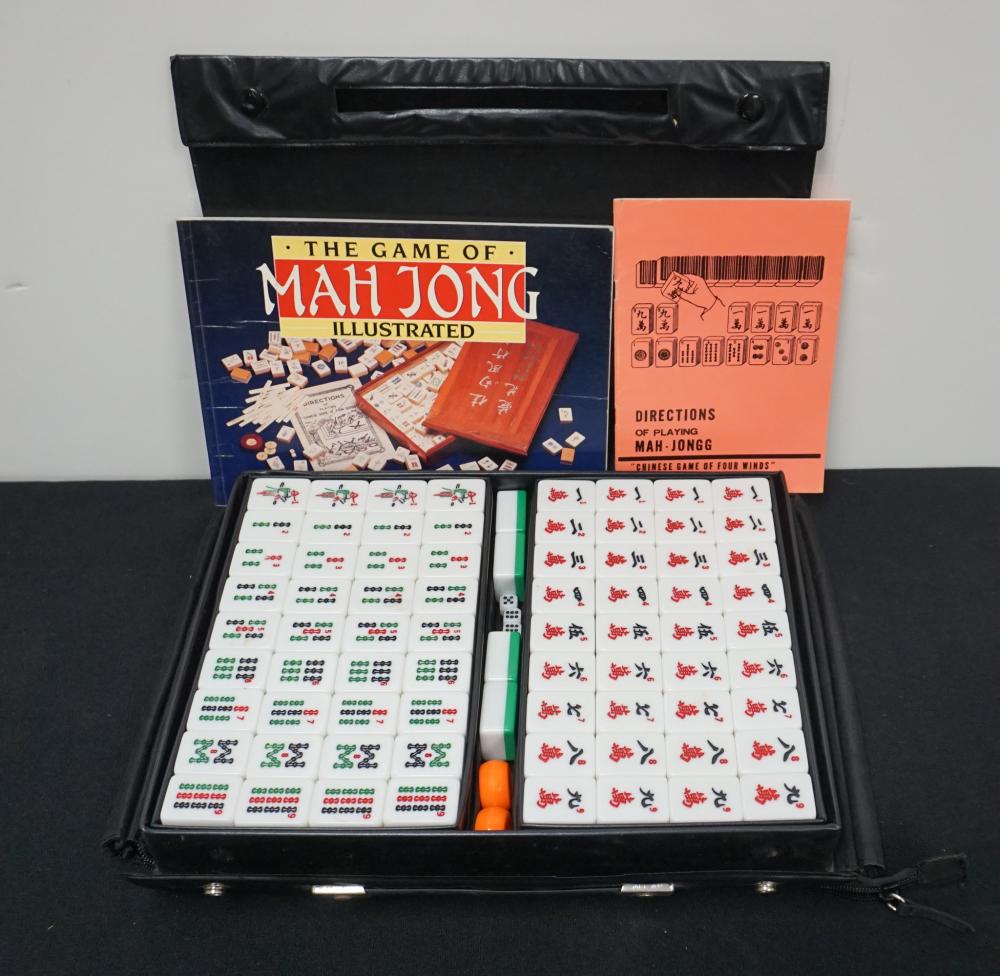 MAHJONG SET COMPLETE WITH CARRYING