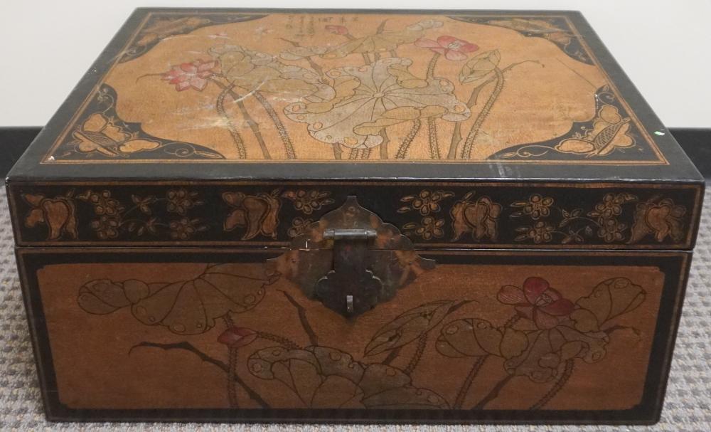 CHINESE POLYCHROME DECORATED HINGED