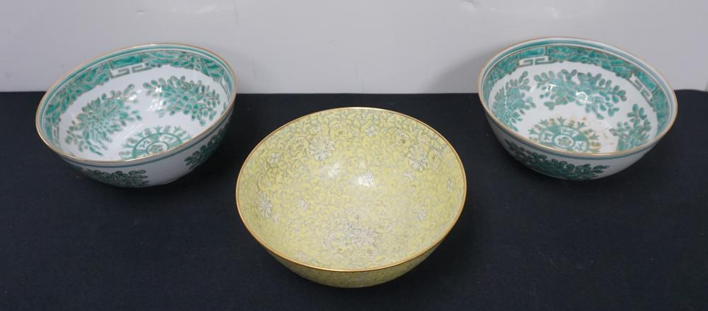 THREE CHINESE PORCELAIN FRUIT BOWLS  2e656a