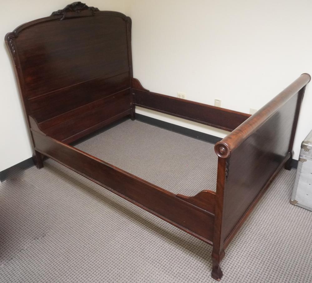 GEORGIAN STYLE MAHOGANY QUEEN BED