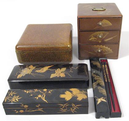 Five Japanese lacquer table items