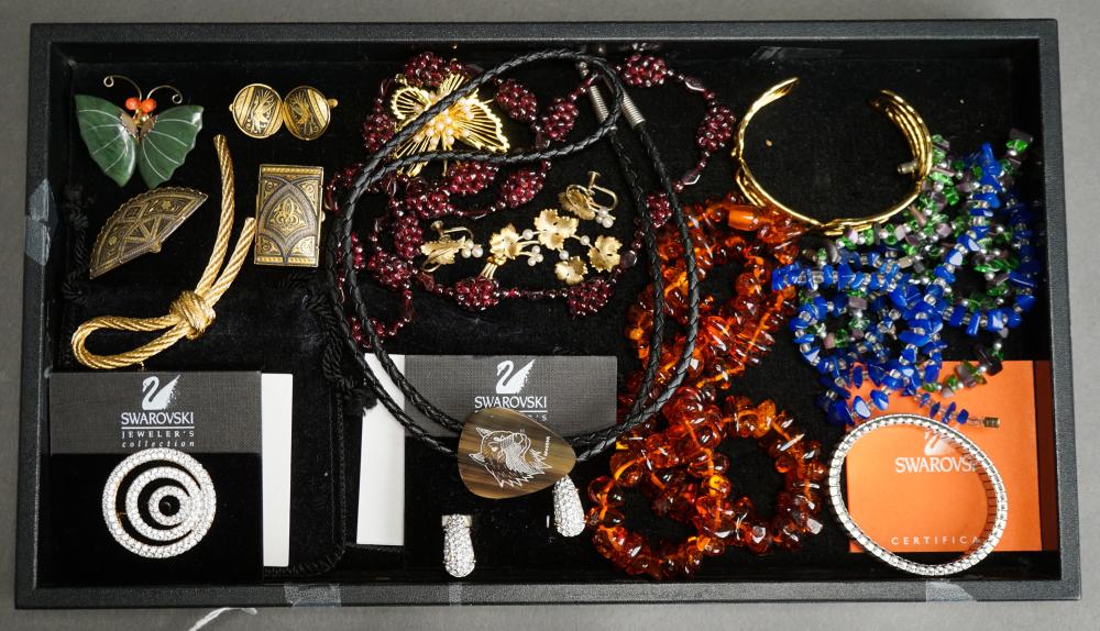 COLLECTION OF COSTUME JEWELRY, INCLUDING