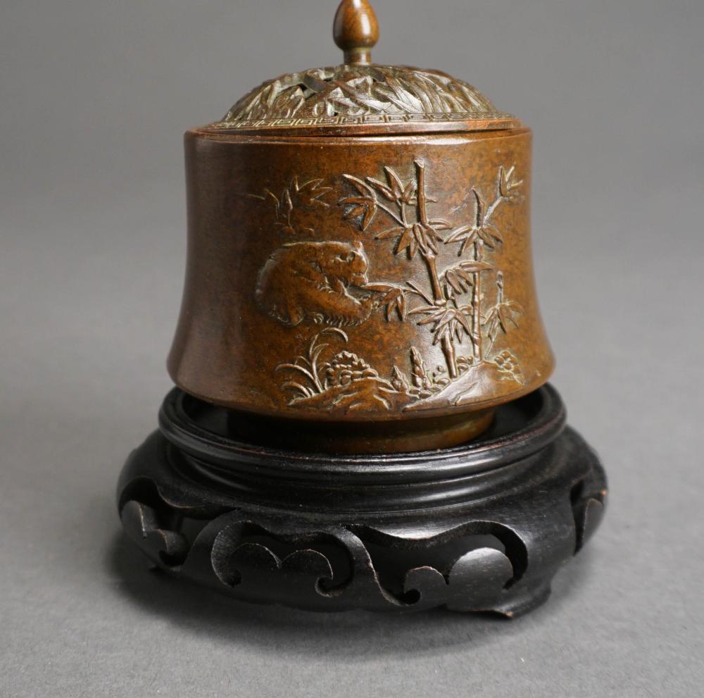 CHINESE BRONZE LIDDED CENSER ON 2e6638