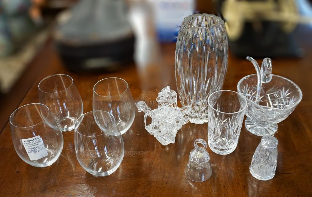GROUP OF CRYSTAL AND GLASS TABLE