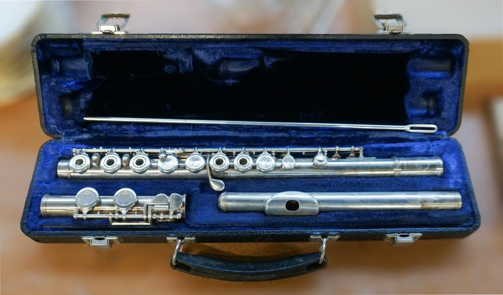 W.T. ARMSTRONG FLUTE IN CARRYING