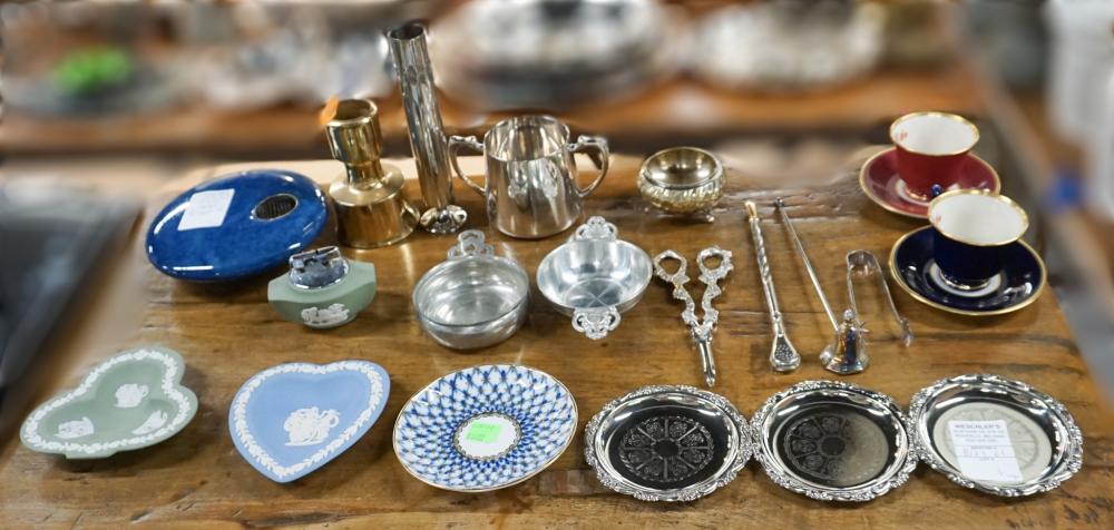 GROUP OF ASSORTED SILVERPLATE AND 2e6754