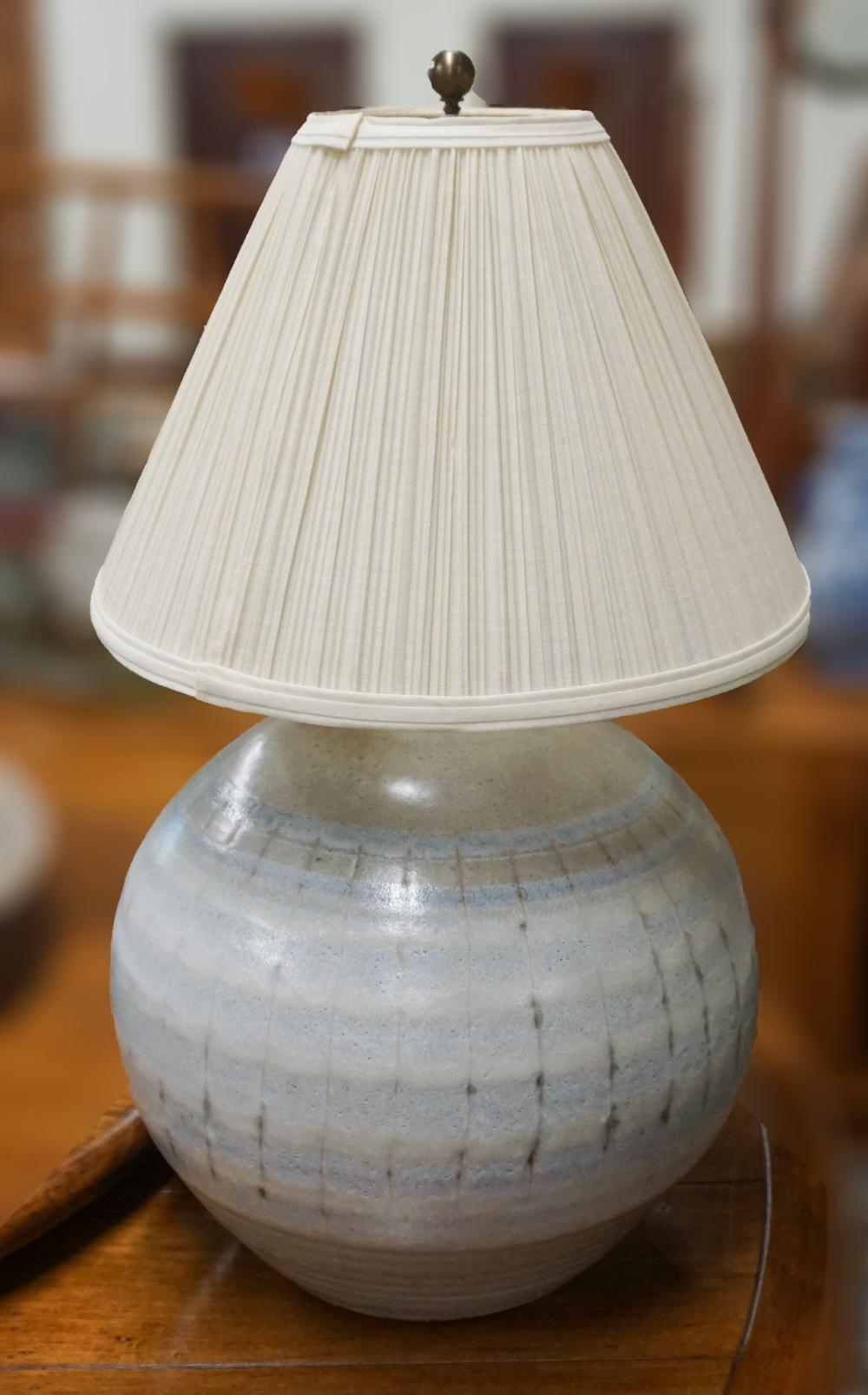 CONTEMPORARY POTTERY BULBOUS TABLE LAMP,