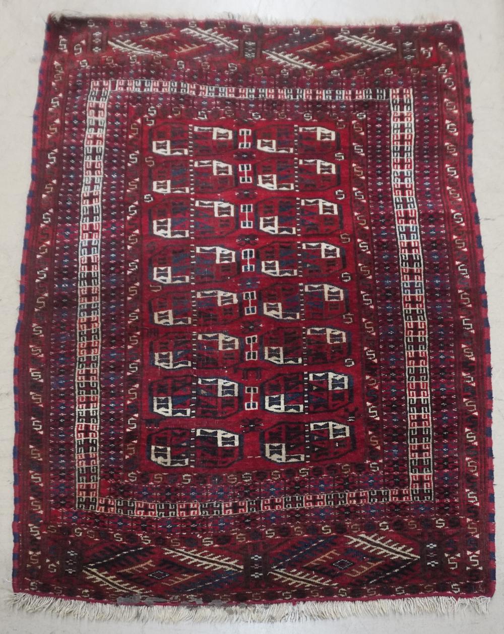 TURKOMAN BOKHARA RUG 5 FT 2 IN 2e6798