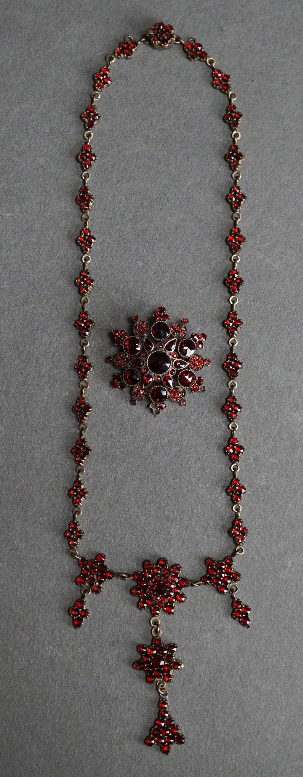 BASE METAL AND GARNET NECKLACE 2e67bd