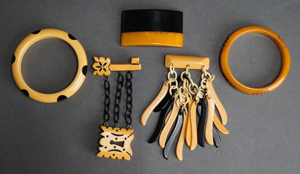 COLLECTION OF VINTAGE BAKELITE JEWELRYCollection
