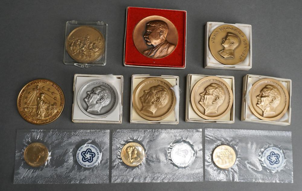 COLLECTION OF PREDOMINATELY BRONZE 2e681a