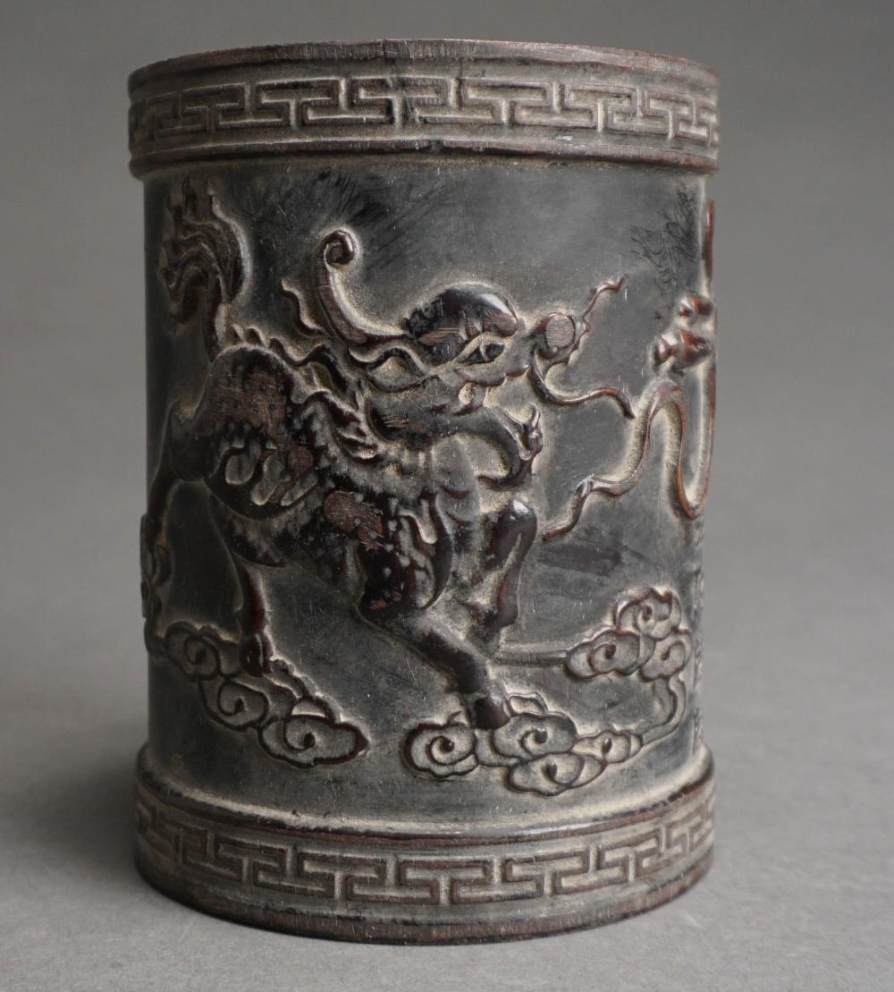 CHINESE LACQUERED WOOD QILIN DECORATED 2e681c