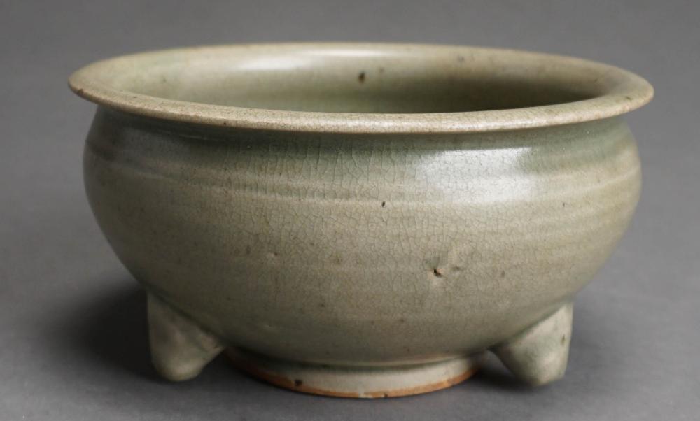 CHINESE LONGQUAN CELADON TRIFID 2e6844