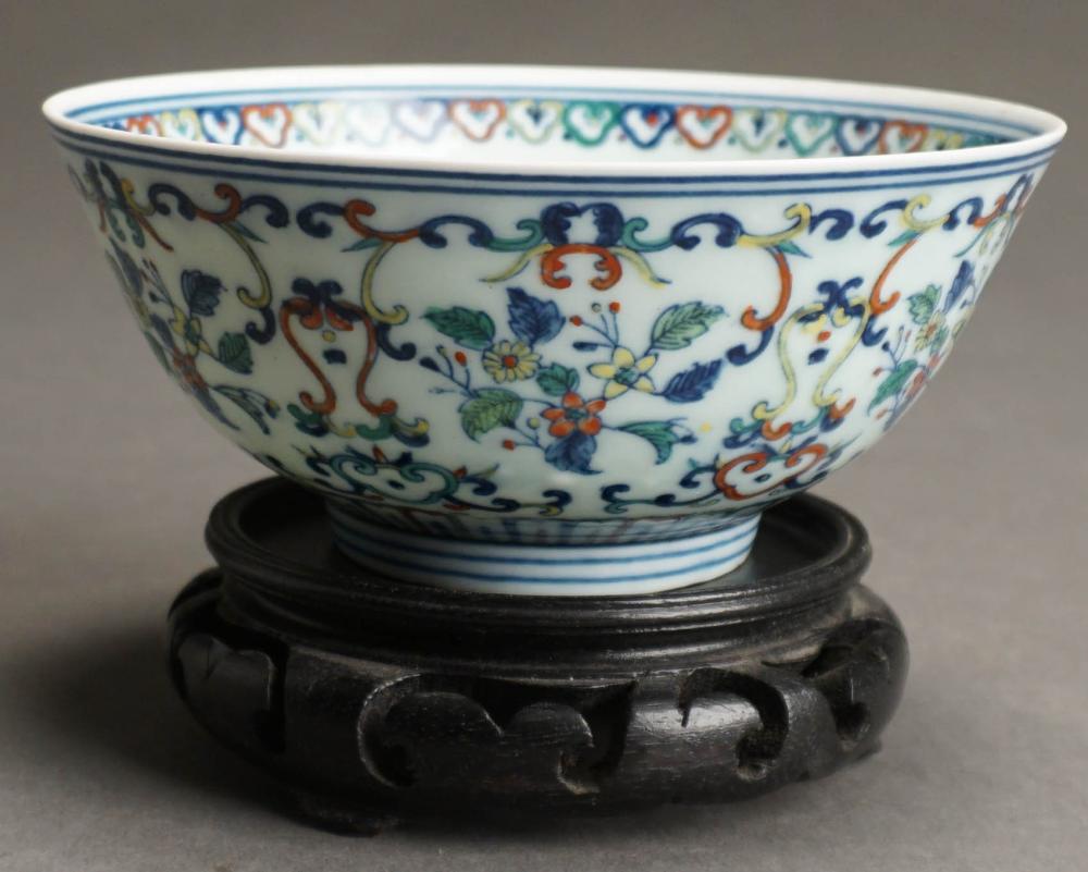 CHINESE DOUCAI PORCELAIN BOWL WITH 2e6849