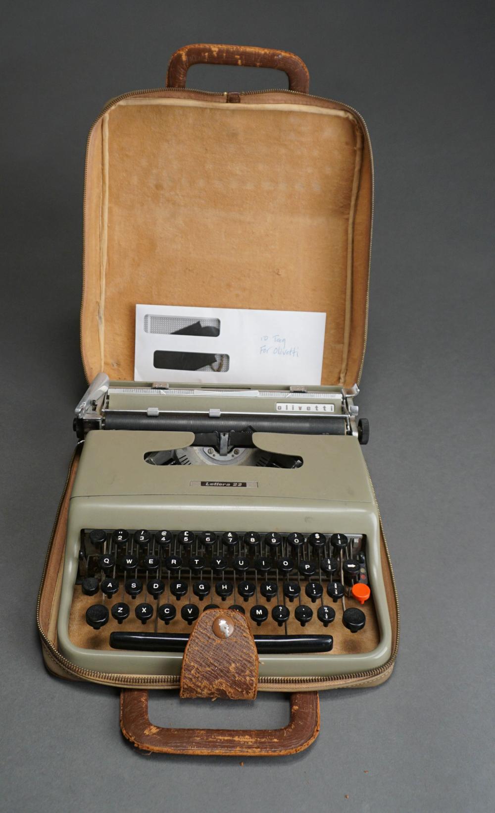 OLIVETTI 'LETTERA 22' TYPEWRITER,