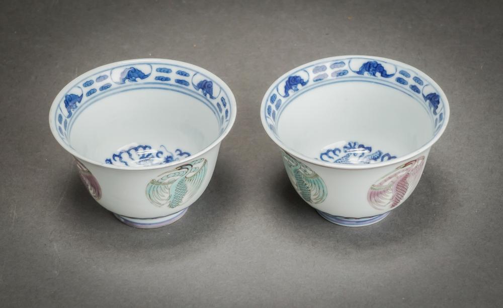 PAIR OF CHINESE FAMILLE ROSE  2e6a29