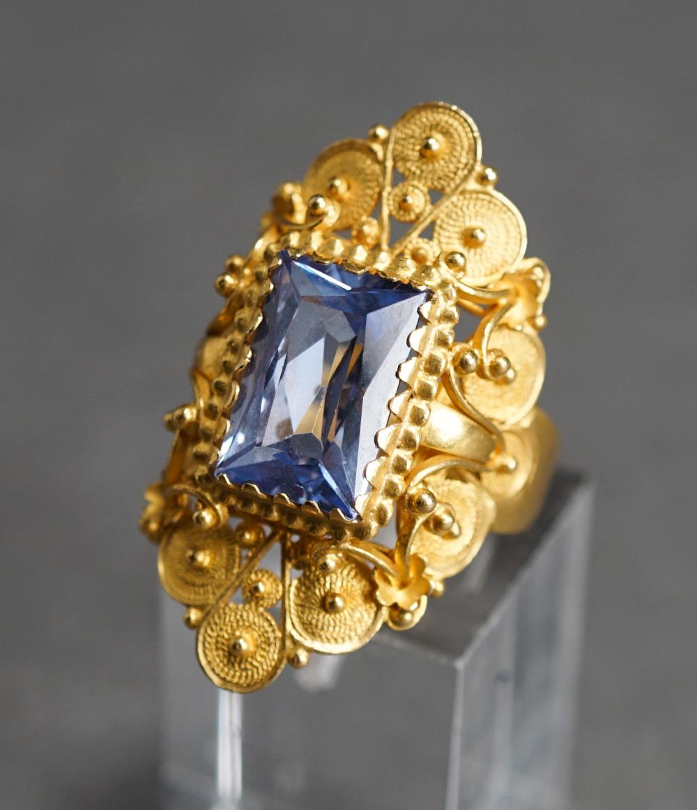 18 KARAT YELLOW GOLD AND BLUE TOPAZ 2e6a3f