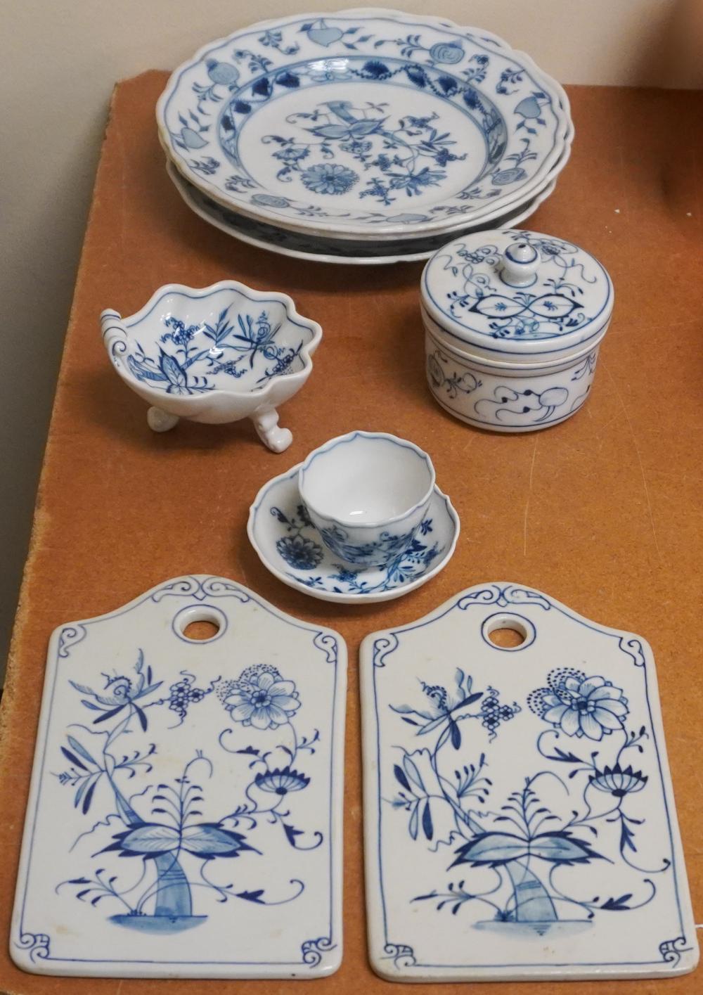 GERMAN BLUE ONION PATTERN PORCELAIN 2e6aea