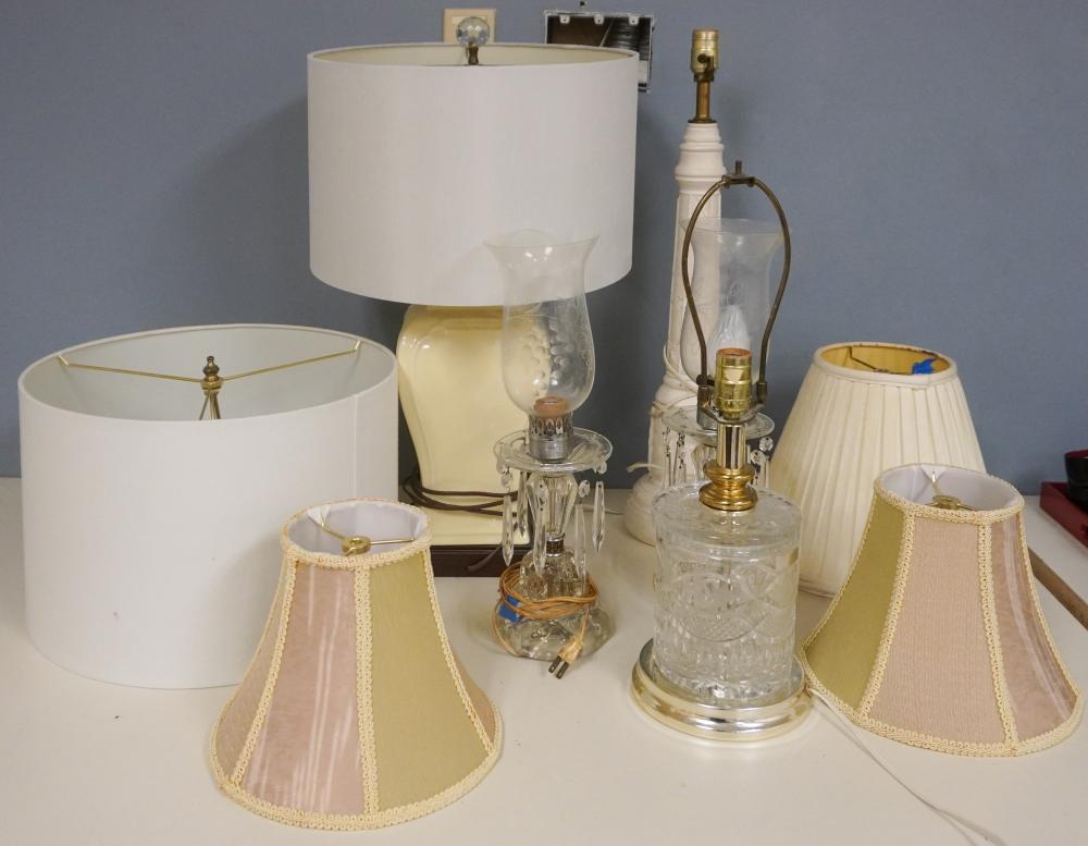 GROUP OF FIVE ASSORTED TABLE LAMPSGroup