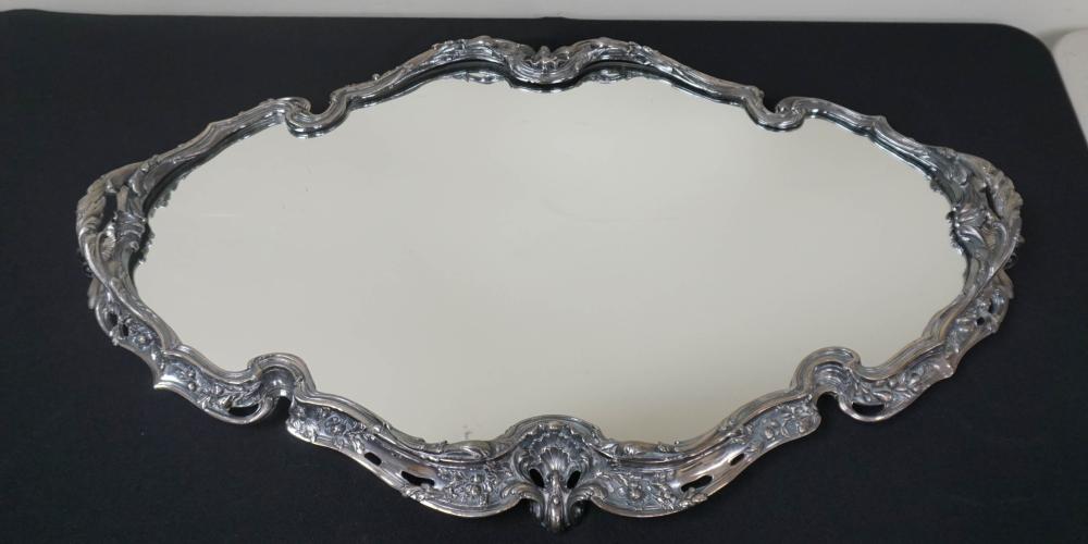 VICTORIAN STYLE SILVERPLATE PLATEAU  2e6b41