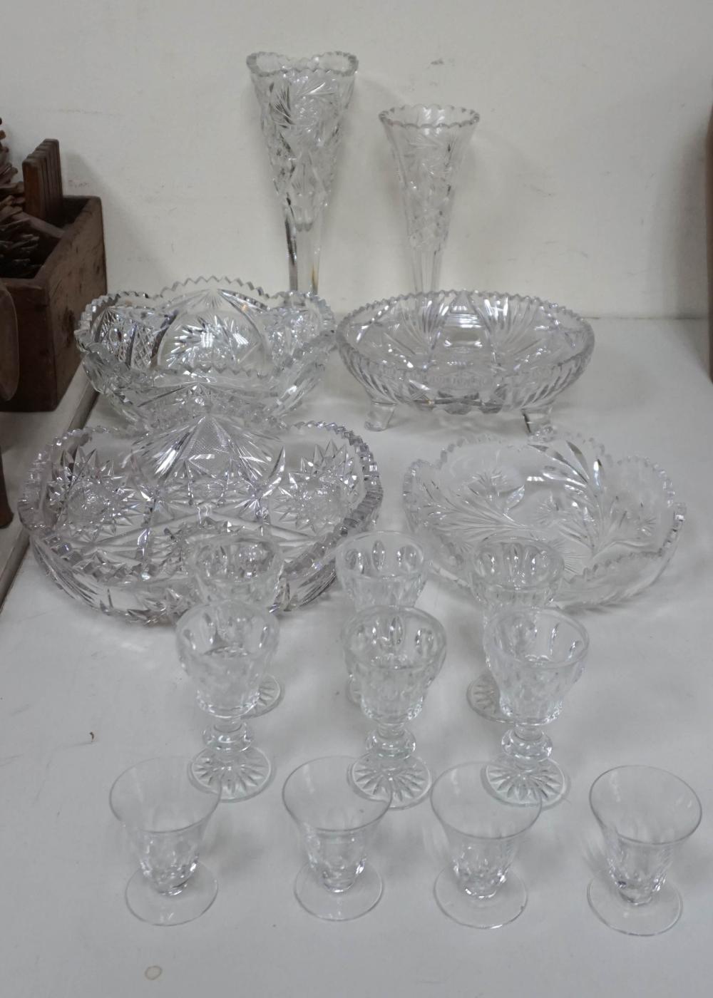 COLLECTION OF CUT CRYSTAL TABLE 2e6c15