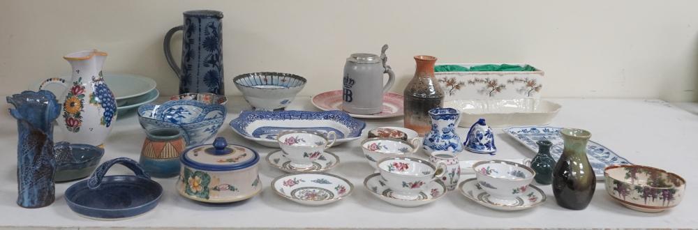 GROUP OF CERAMIC TABLE ARTICLES