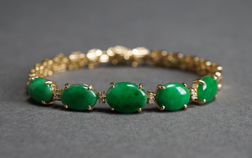 14 KARAT YELLOW GOLD AND JADE BRACELET 2e6c3f