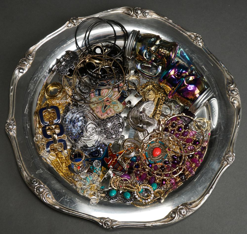 GROUP OF COSTUME JEWELRY AND SILVERPLATE 2e6c80